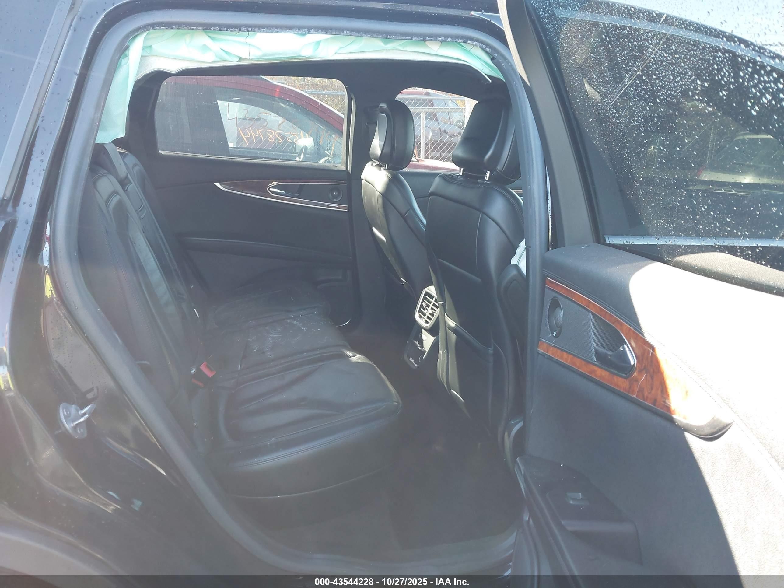 2020 Lincoln Nautilus Reserve Черный vin: 2LMPJ8K9XLBL19219