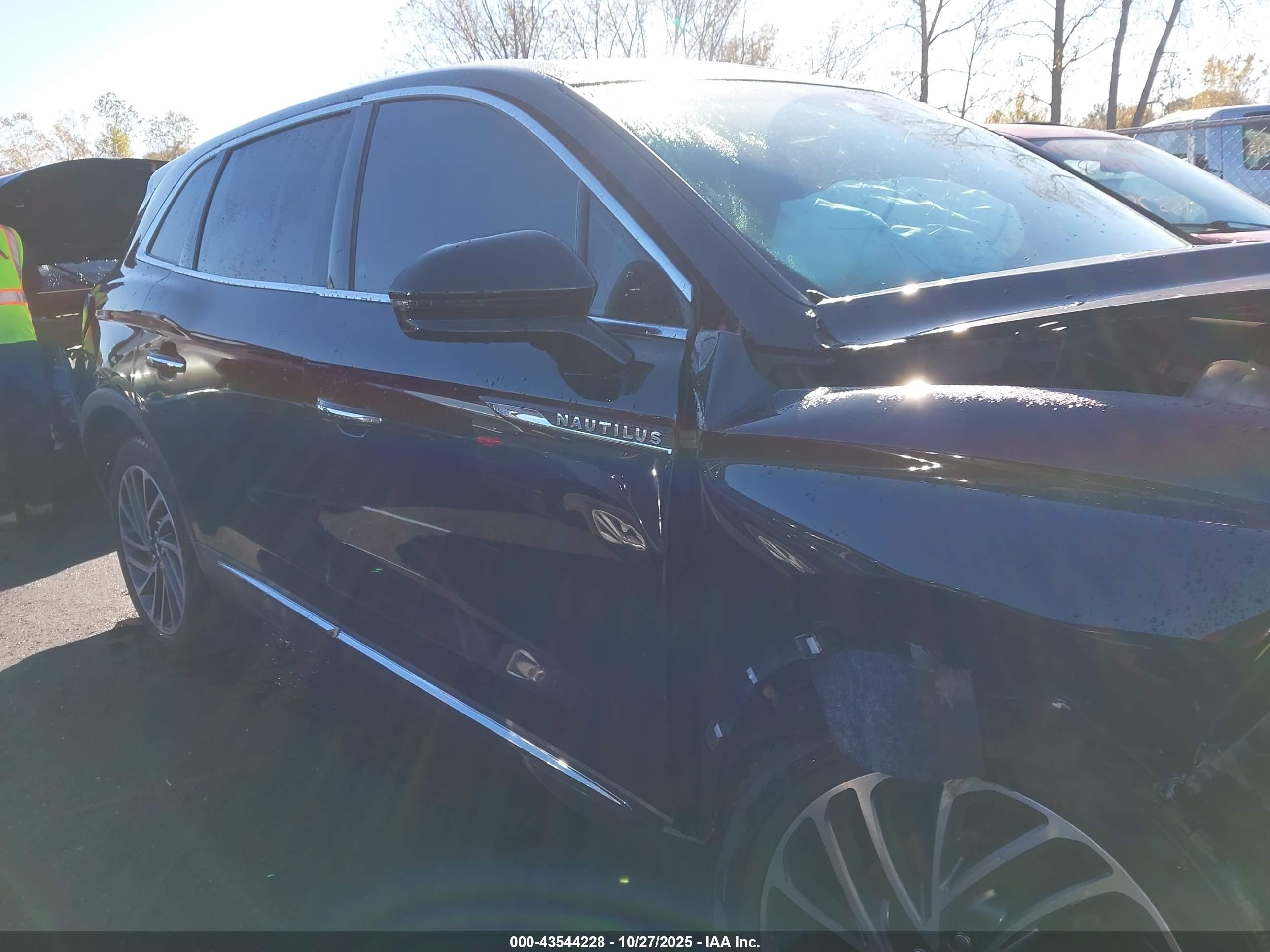 2020 Lincoln Nautilus Reserve Черный vin: 2LMPJ8K9XLBL19219