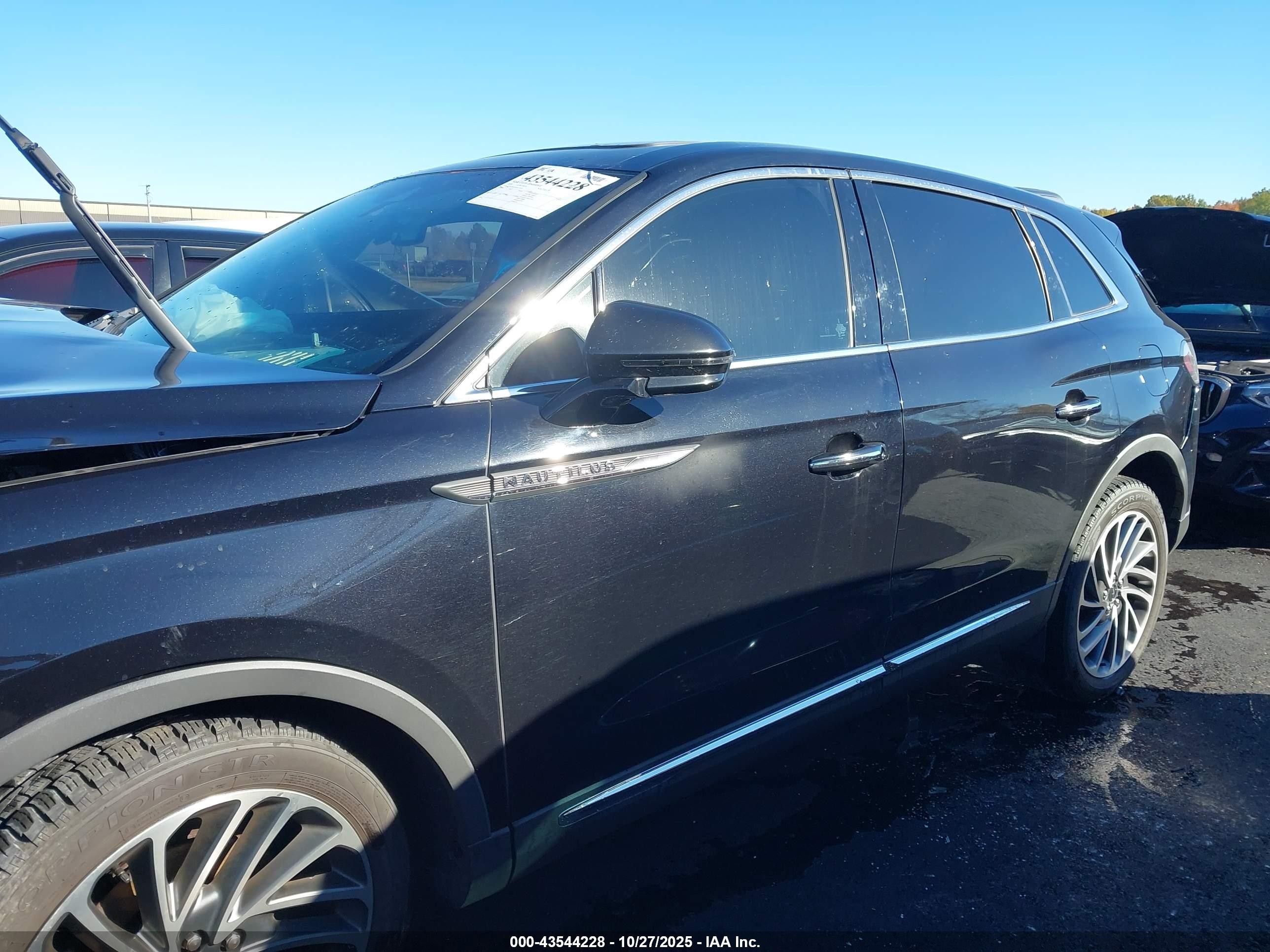 2020 Lincoln Nautilus Reserve Черный vin: 2LMPJ8K9XLBL19219