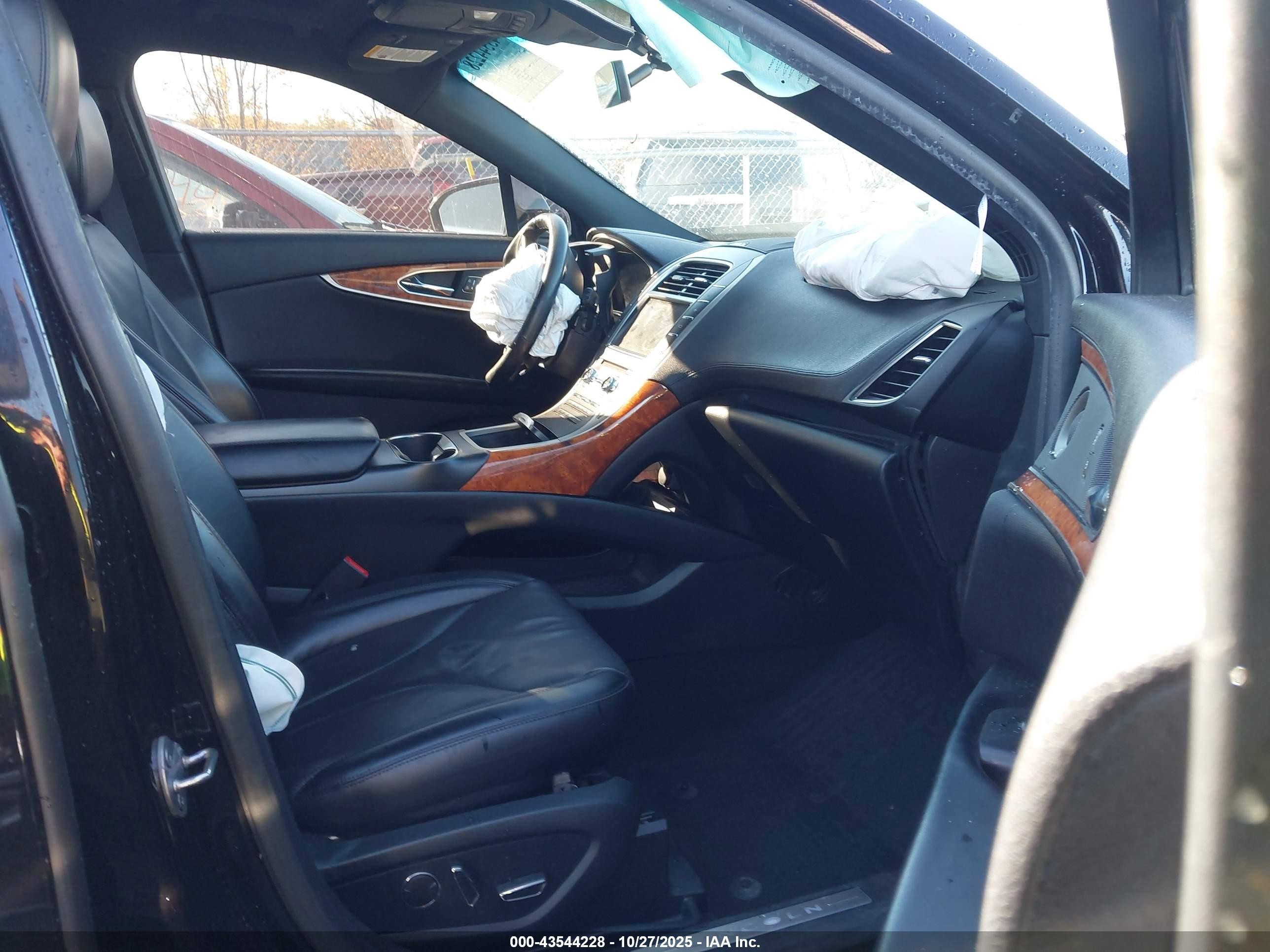 2020 Lincoln Nautilus Reserve Черный vin: 2LMPJ8K9XLBL19219