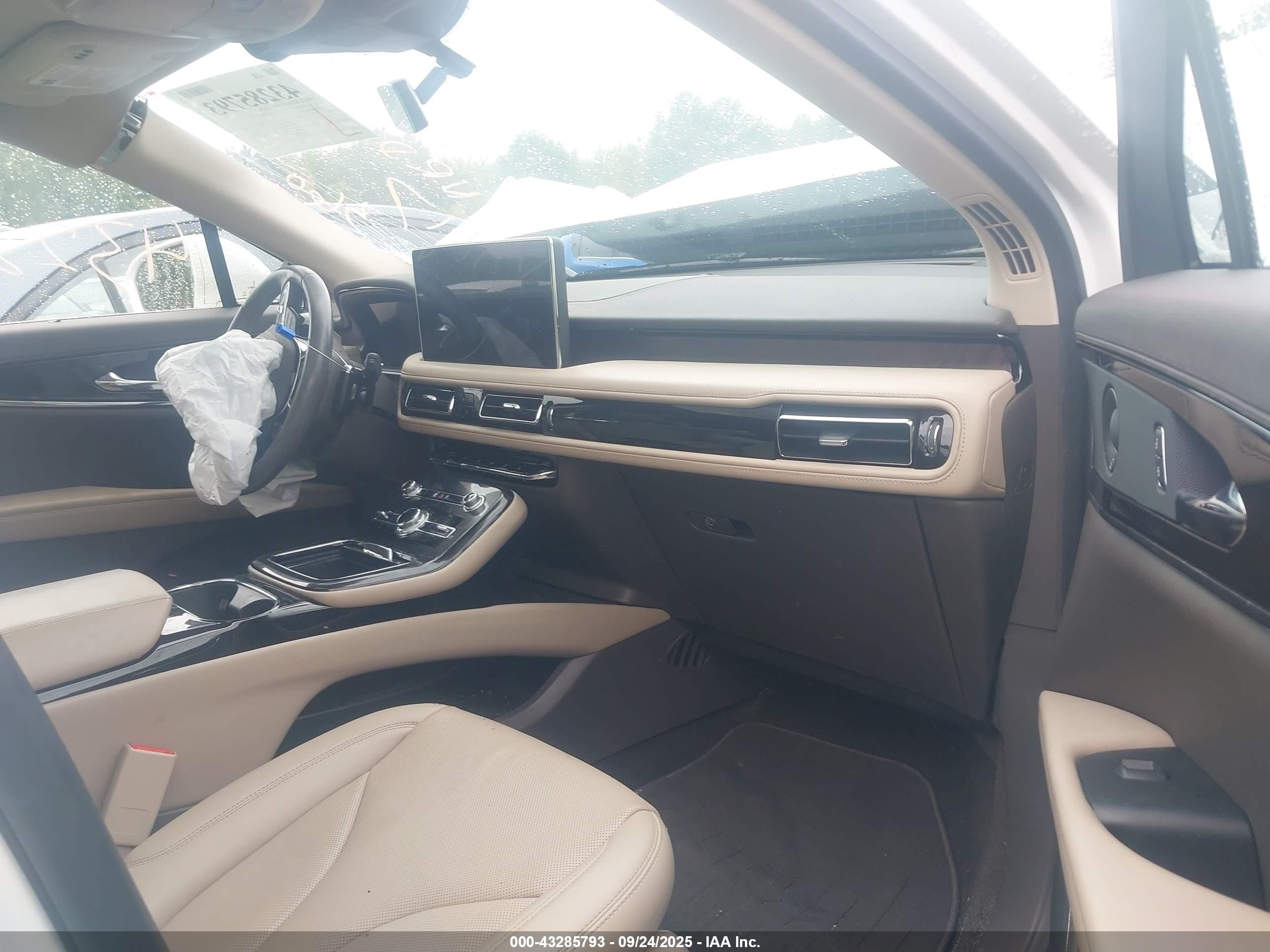 2022 Lincoln Nautilus Reserve White vin: 2LMPJ8K9XNBL08398