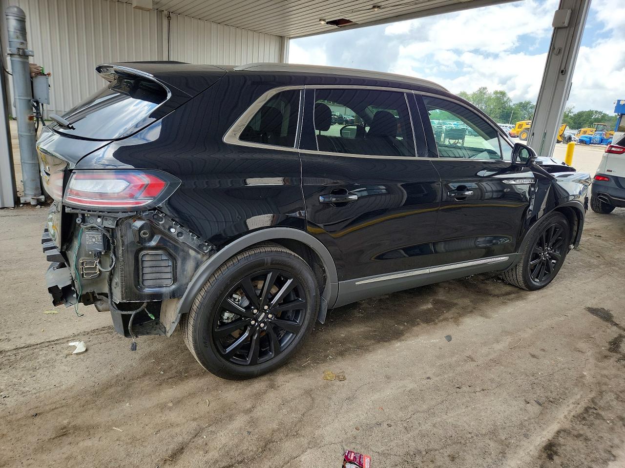 2021 Lincoln Nautilus Reserve Черный vin: 2LMPJ8KP0MBL17883
