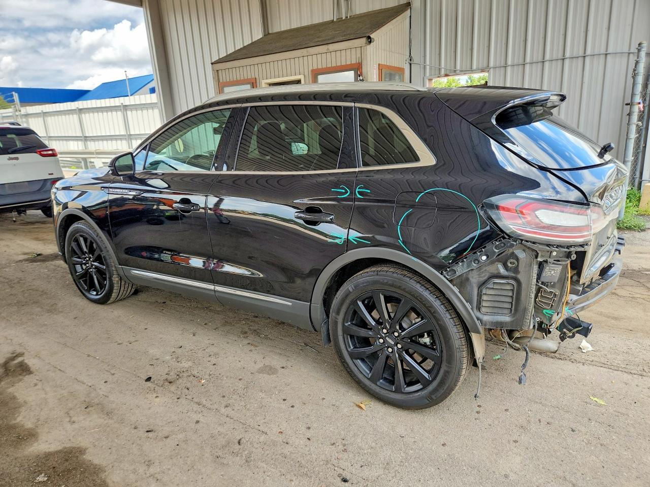 2021 Lincoln Nautilus Reserve Черный vin: 2LMPJ8KP0MBL17883