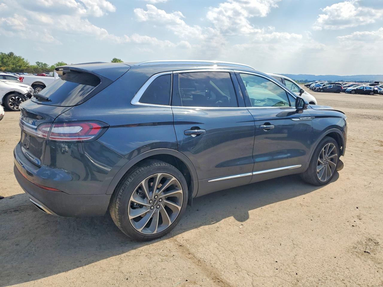 2023 Lincoln Nautilus Reserve Gray vin: 2LMPJ8KP0PBL13921