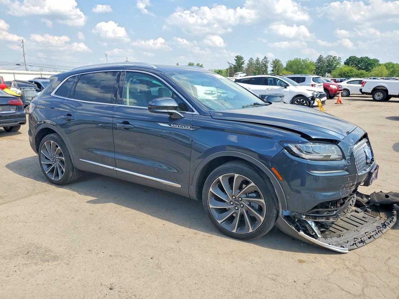 2023 Lincoln Nautilus Reserve Gray vin: 2LMPJ8KP0PBL13921