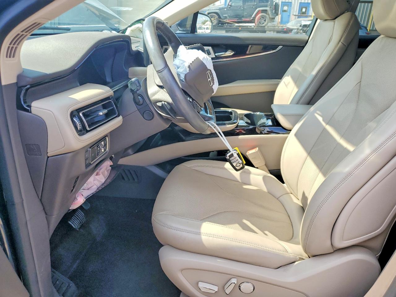 2023 Lincoln Nautilus Reserve Gray vin: 2LMPJ8KP0PBL13921