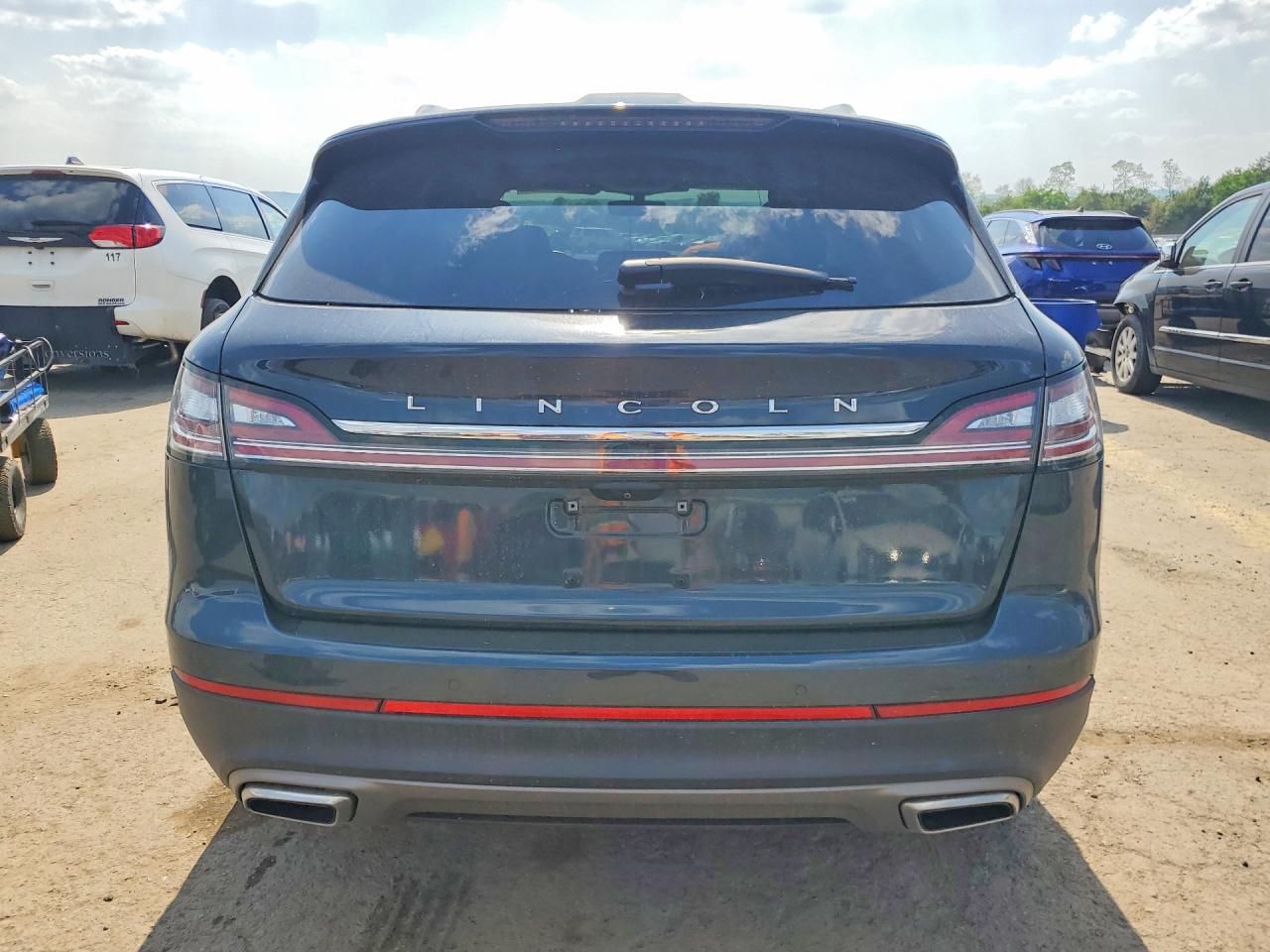 2023 Lincoln Nautilus Reserve Gray vin: 2LMPJ8KP0PBL13921