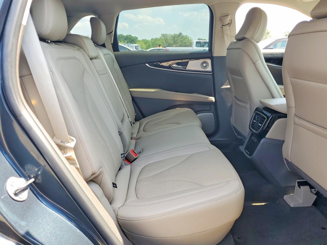 2023 Lincoln Nautilus Reserve Gray vin: 2LMPJ8KP0PBL13921