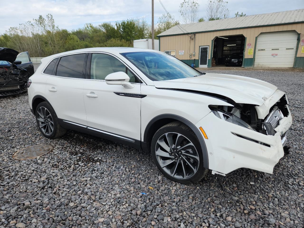 2023 Lincoln Nautilus Reserve White vin: 2LMPJ8KP4PBL12545