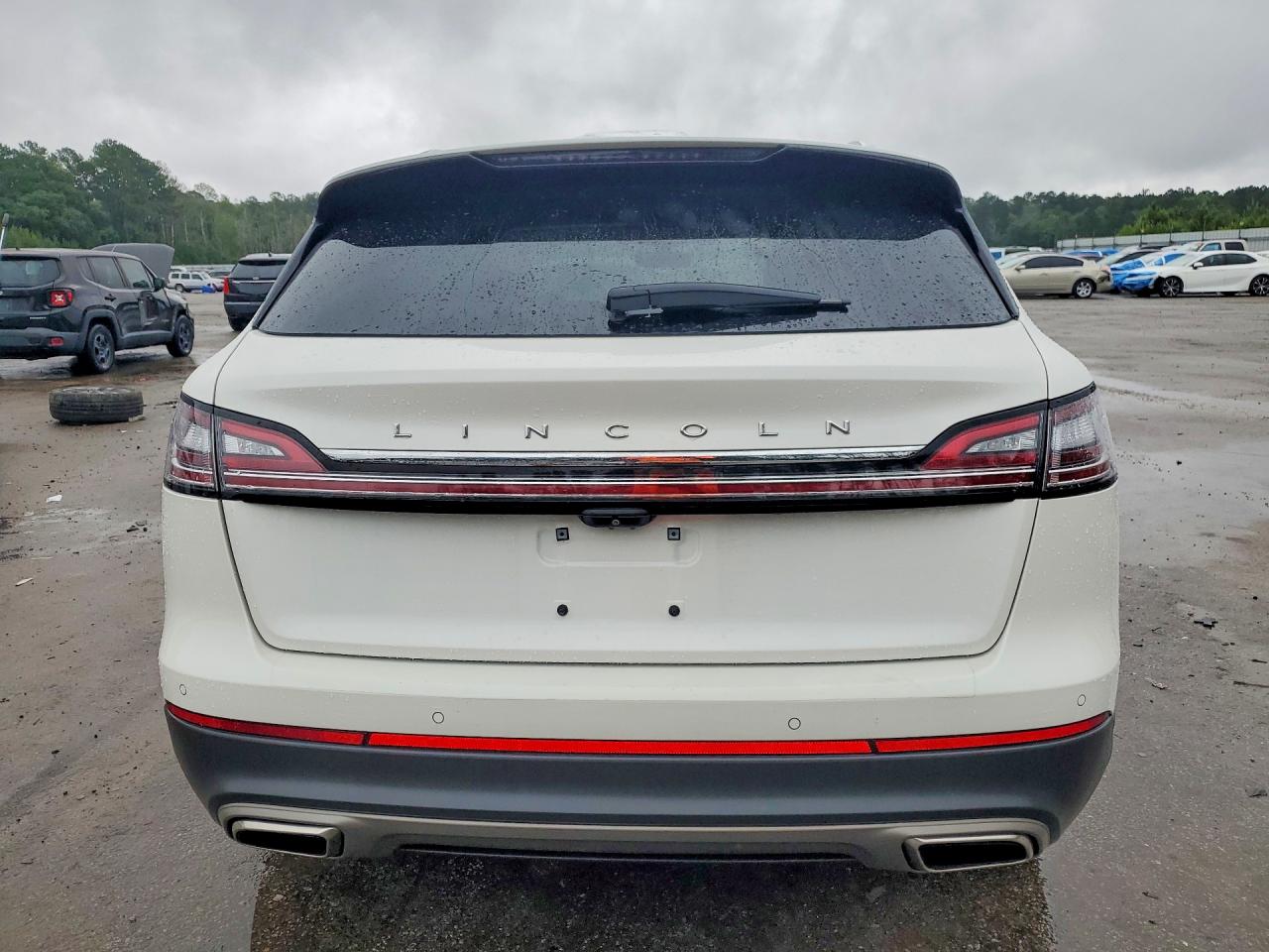 2022 Lincoln Nautilus Reserve White vin: 2LMPJ8KP7NBL15758