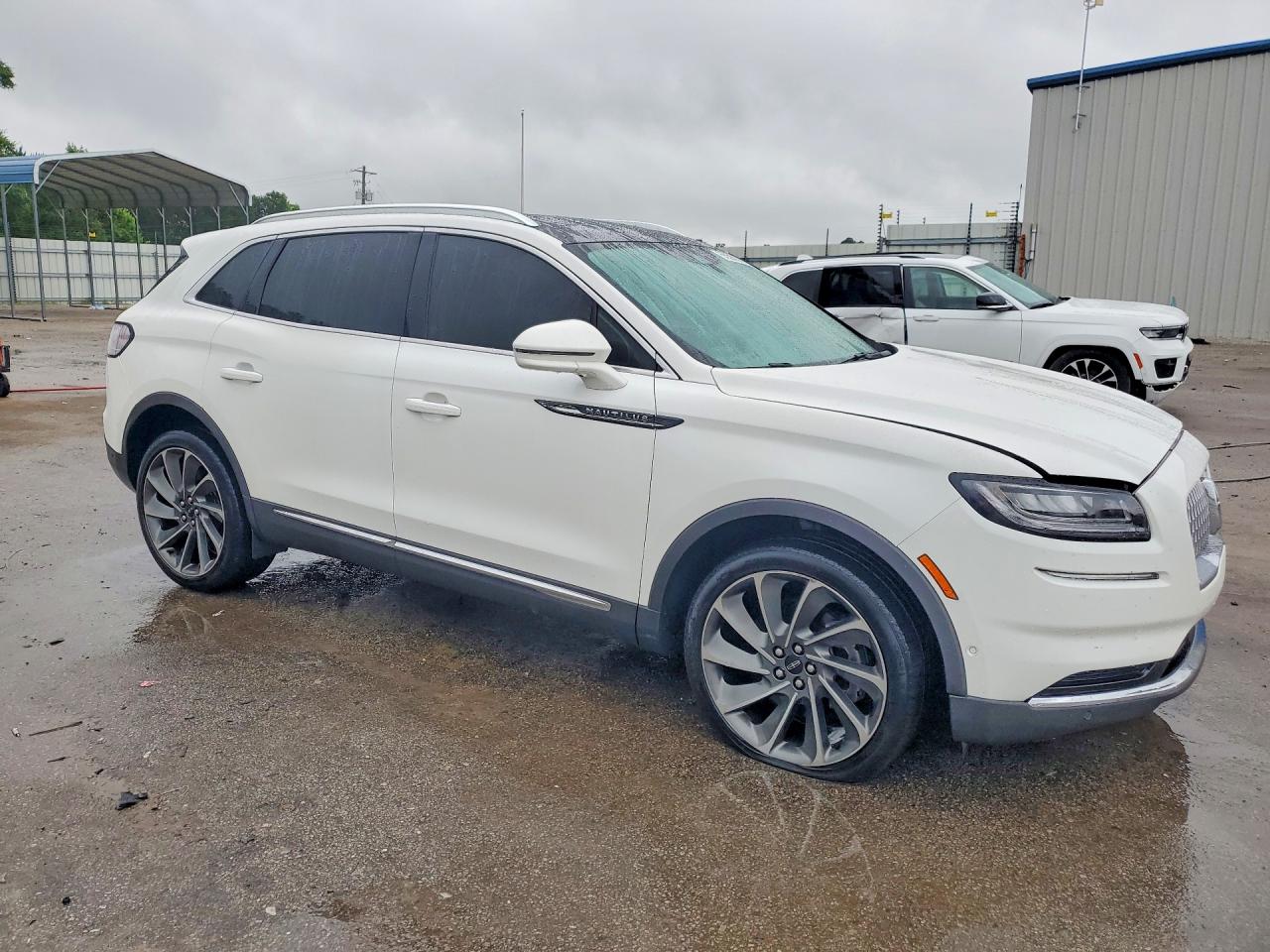 2022 Lincoln Nautilus Reserve White vin: 2LMPJ8KP7NBL15758