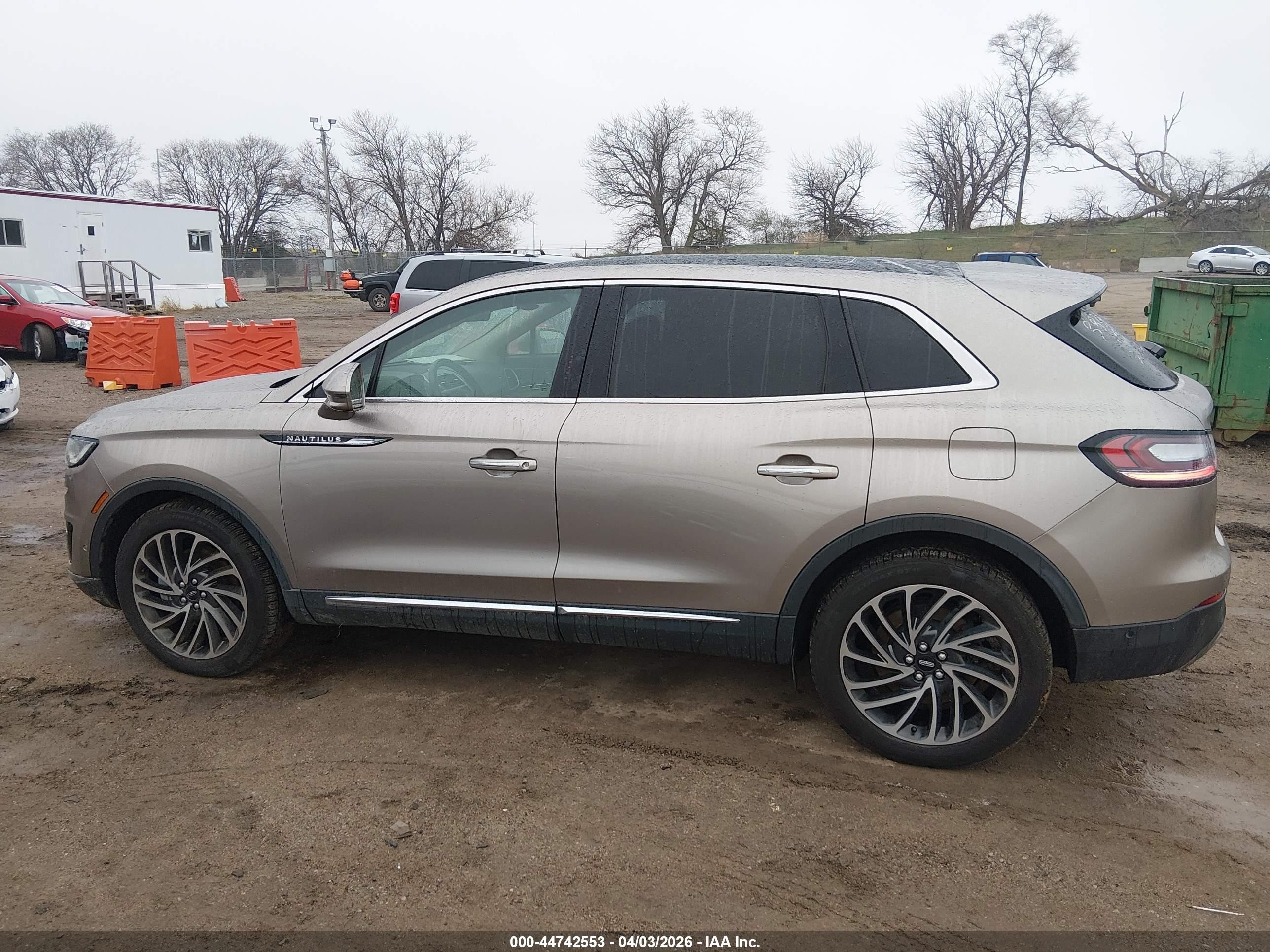 2020 Lincoln Nautilus Reserve Tan vin: 2LMPJ8KP9LBL23888