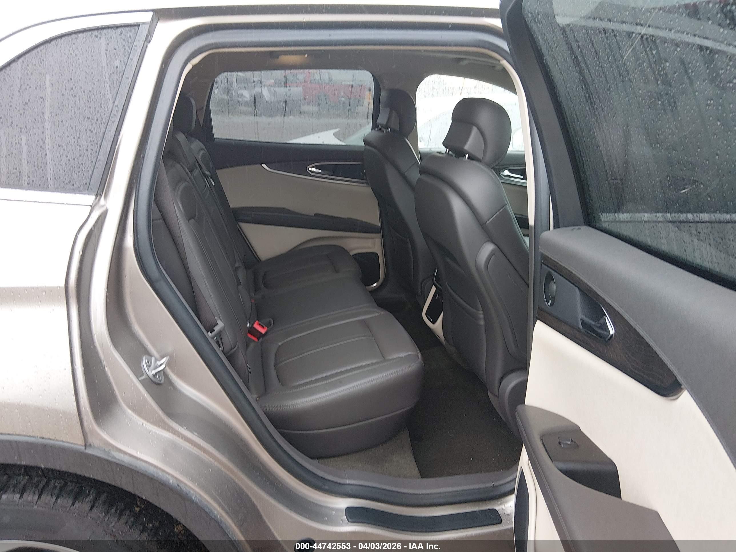 2020 Lincoln Nautilus Reserve Tan vin: 2LMPJ8KP9LBL23888