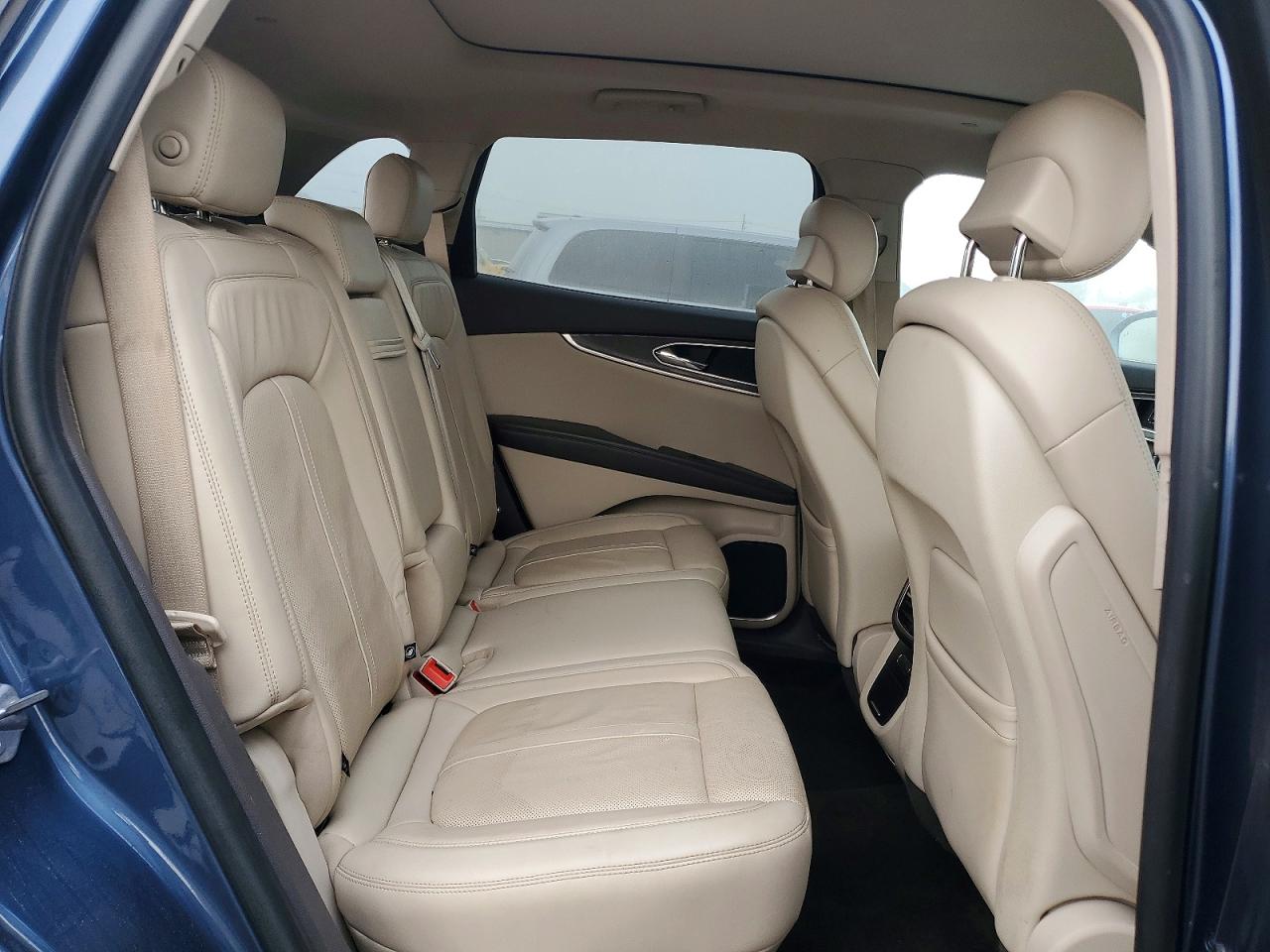 2019 Lincoln Nautilus Reserve Синий vin: 2LMPJ8L92KBL46282