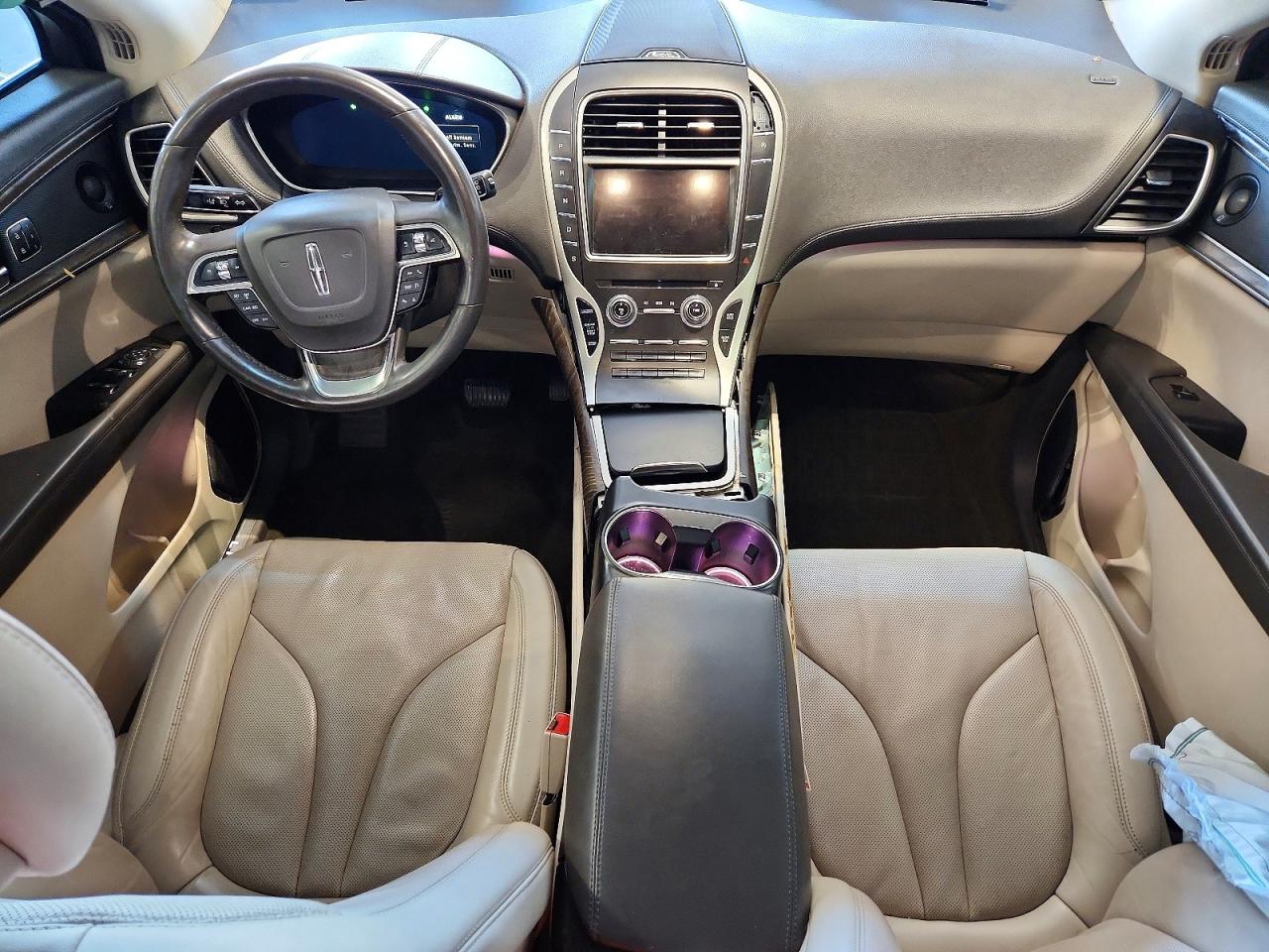 2019 Lincoln Nautilus Reserve Silver vin: 2LMPJ8L97KBL13763