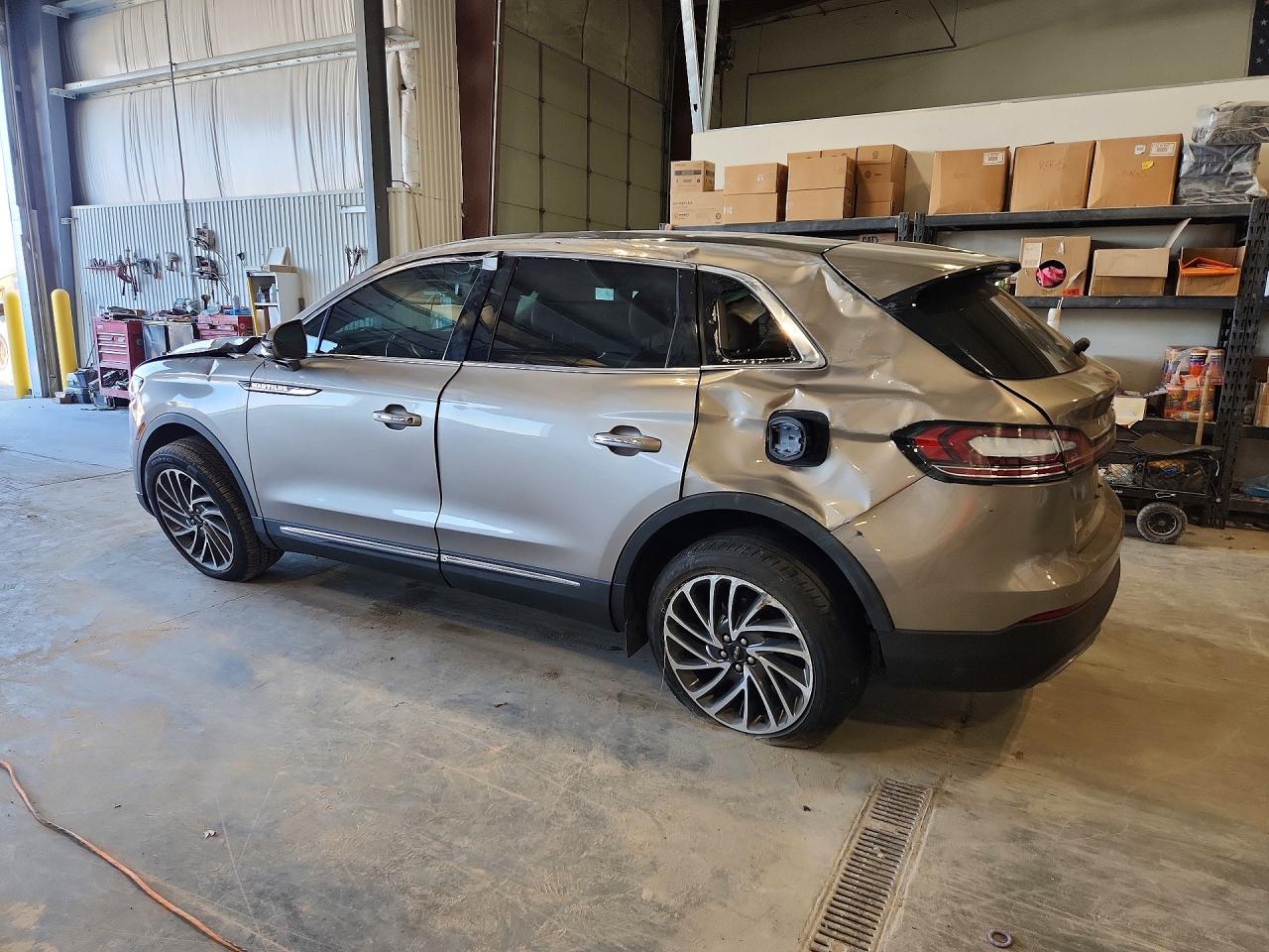 2019 Lincoln Nautilus Reserve Silver vin: 2LMPJ8L97KBL13763