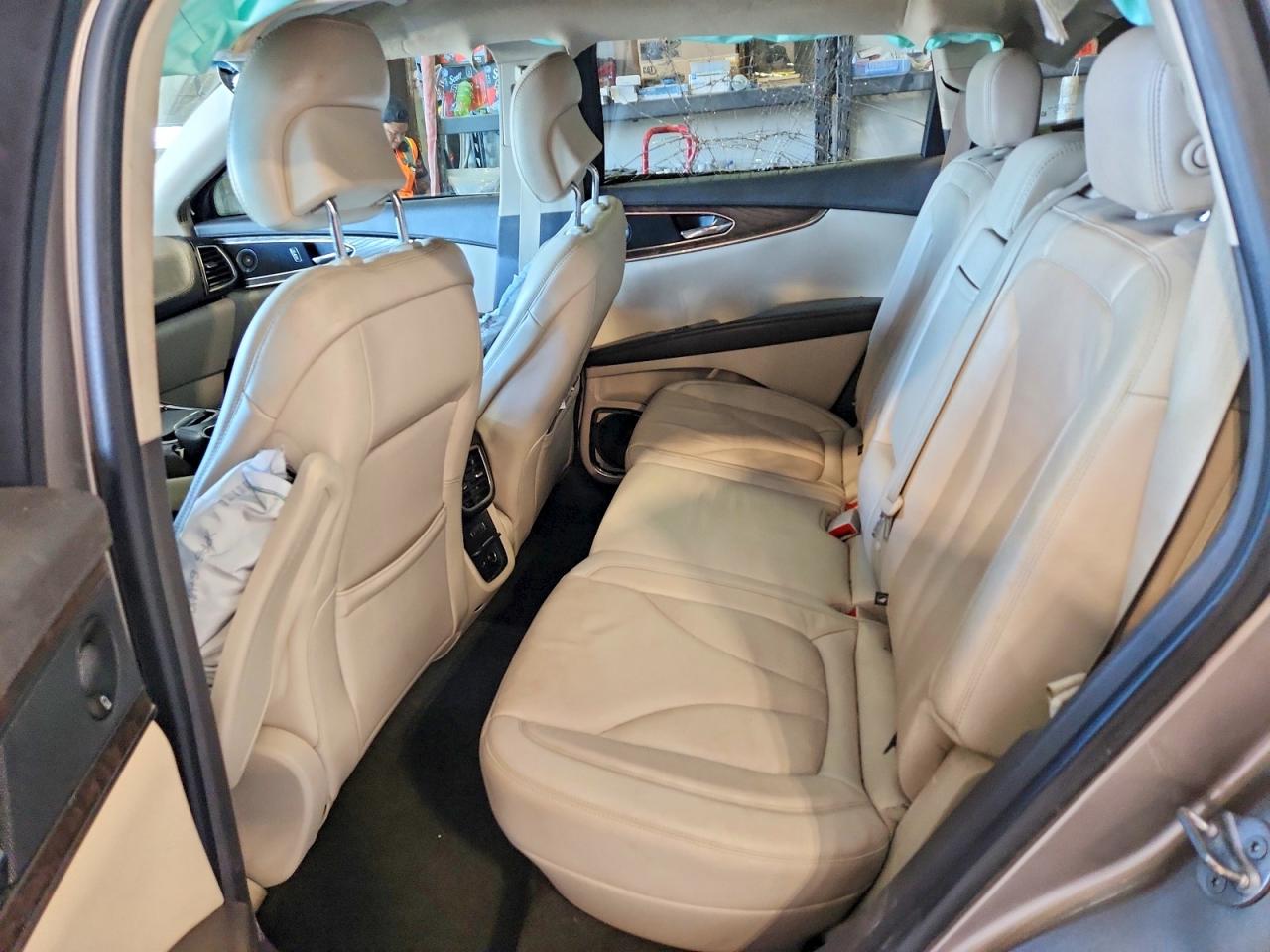 2019 Lincoln Nautilus Reserve Silver vin: 2LMPJ8L97KBL13763