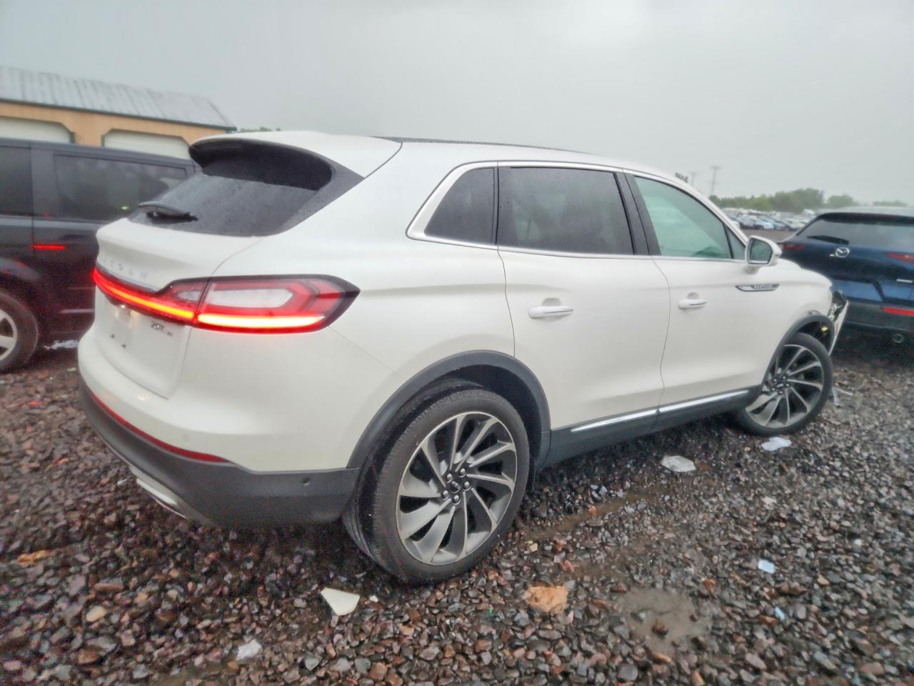 2019 Lincoln Nautilus Reserve White vin: 2LMPJ8L97KBL34001