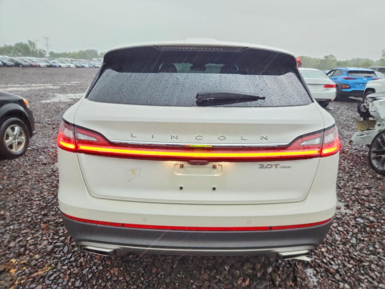2019 Lincoln Nautilus Reserve White vin: 2LMPJ8L97KBL34001