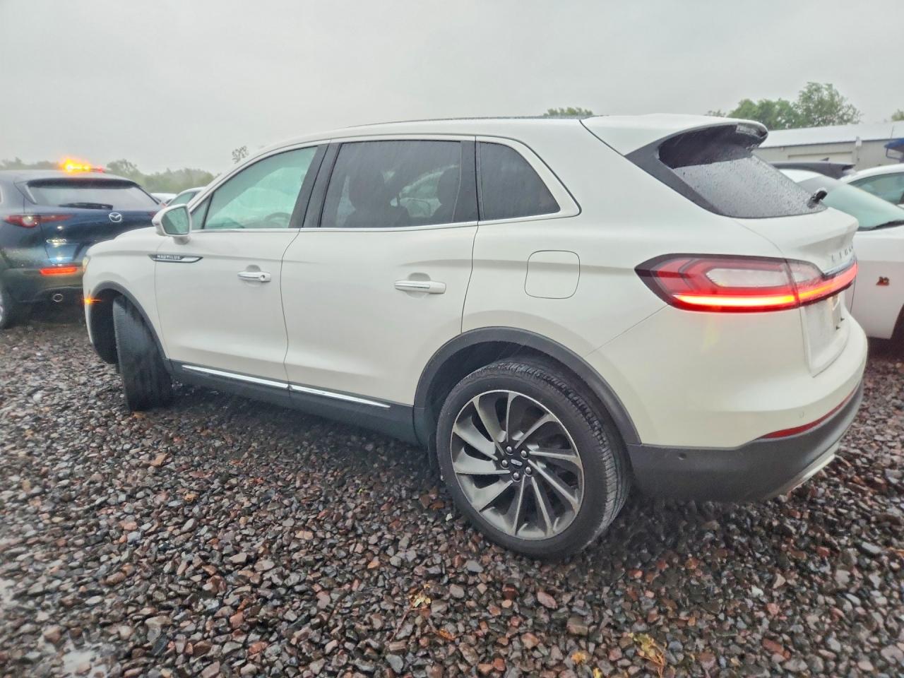 2019 Lincoln Nautilus Reserve White vin: 2LMPJ8L97KBL34001