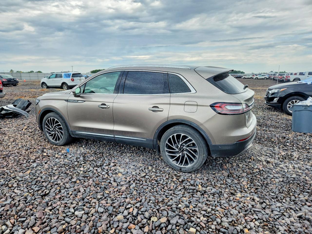 2019 Lincoln Nautilus Reserve Silver vin: 2LMPJ8L9XKBL12560