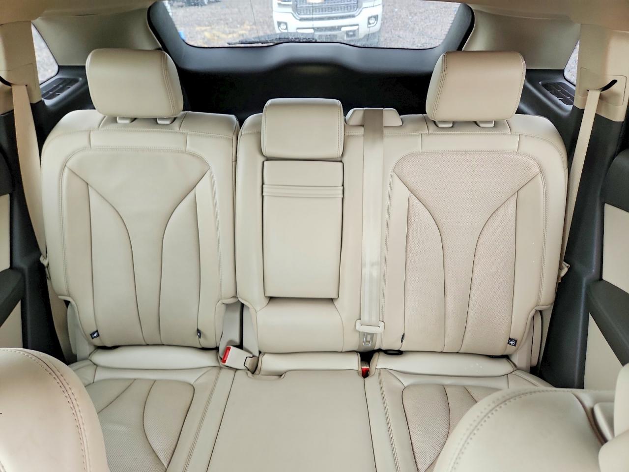 2019 Lincoln Nautilus Reserve Silver vin: 2LMPJ8L9XKBL12560
