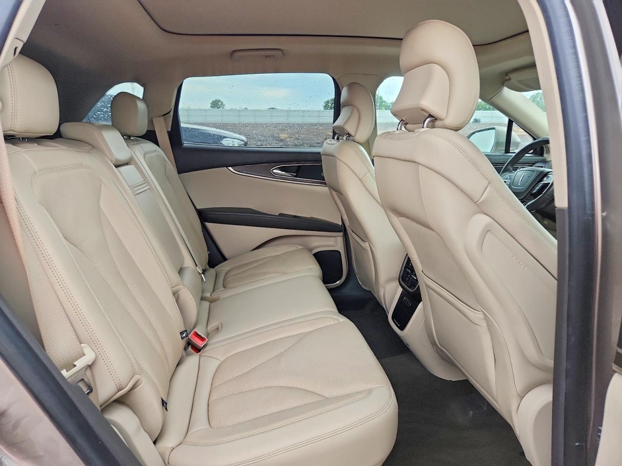 2019 Lincoln Nautilus Reserve Silver vin: 2LMPJ8L9XKBL12560