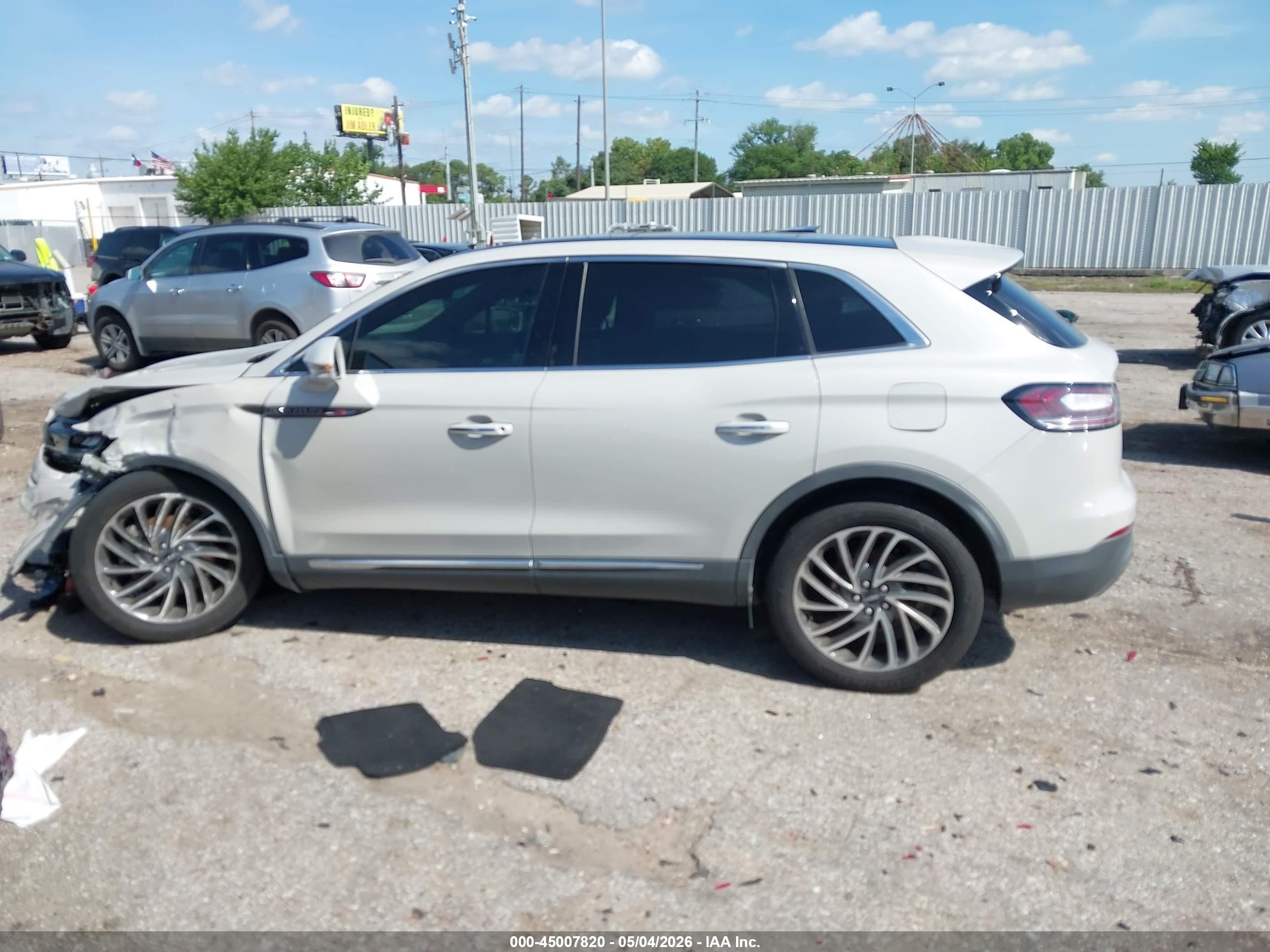 2019 Lincoln Nautilus Reserve White vin: 2LMPJ8L9XKBL39872