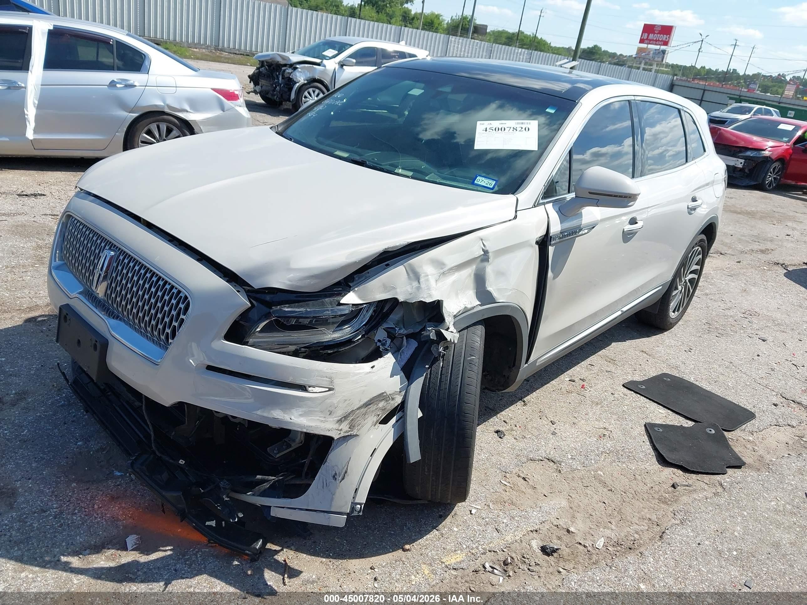 2019 Lincoln Nautilus Reserve White vin: 2LMPJ8L9XKBL39872