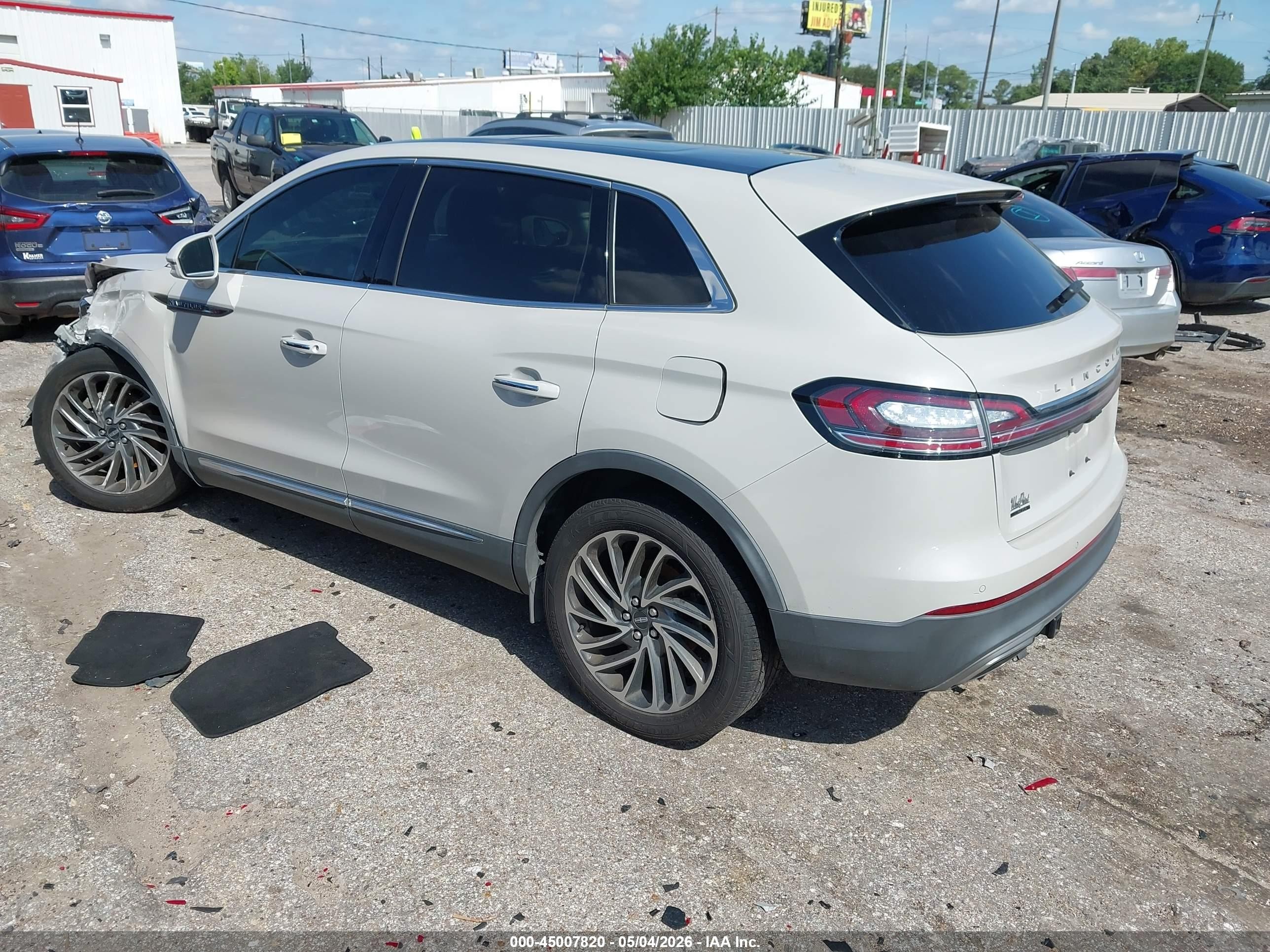 2019 Lincoln Nautilus Reserve White vin: 2LMPJ8L9XKBL39872