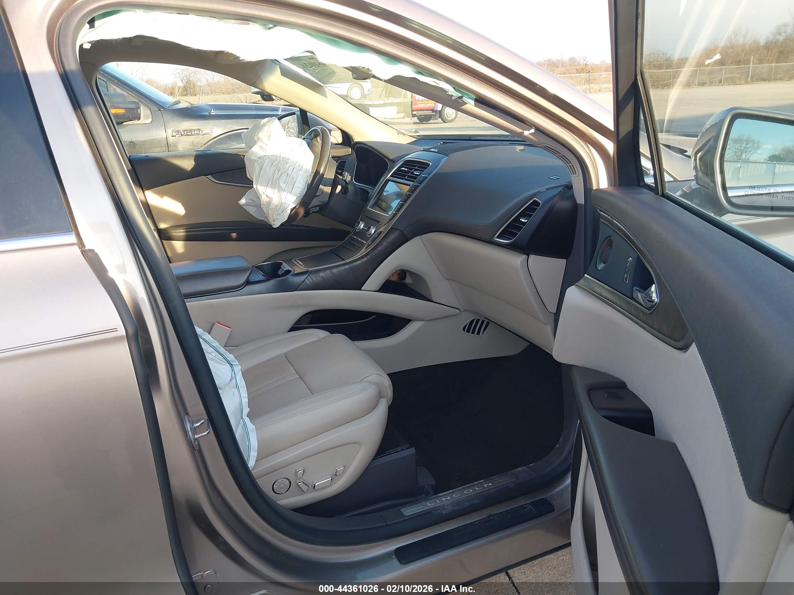 2019 Lincoln Nautilus Reserve Brown vin: 2LMPJ8LP1KBL51391
