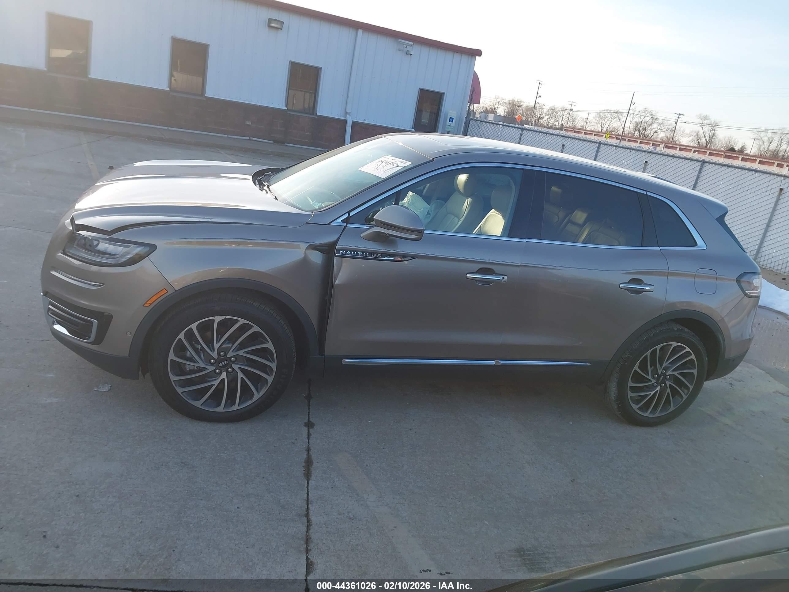 2019 Lincoln Nautilus Reserve Brown vin: 2LMPJ8LP1KBL51391