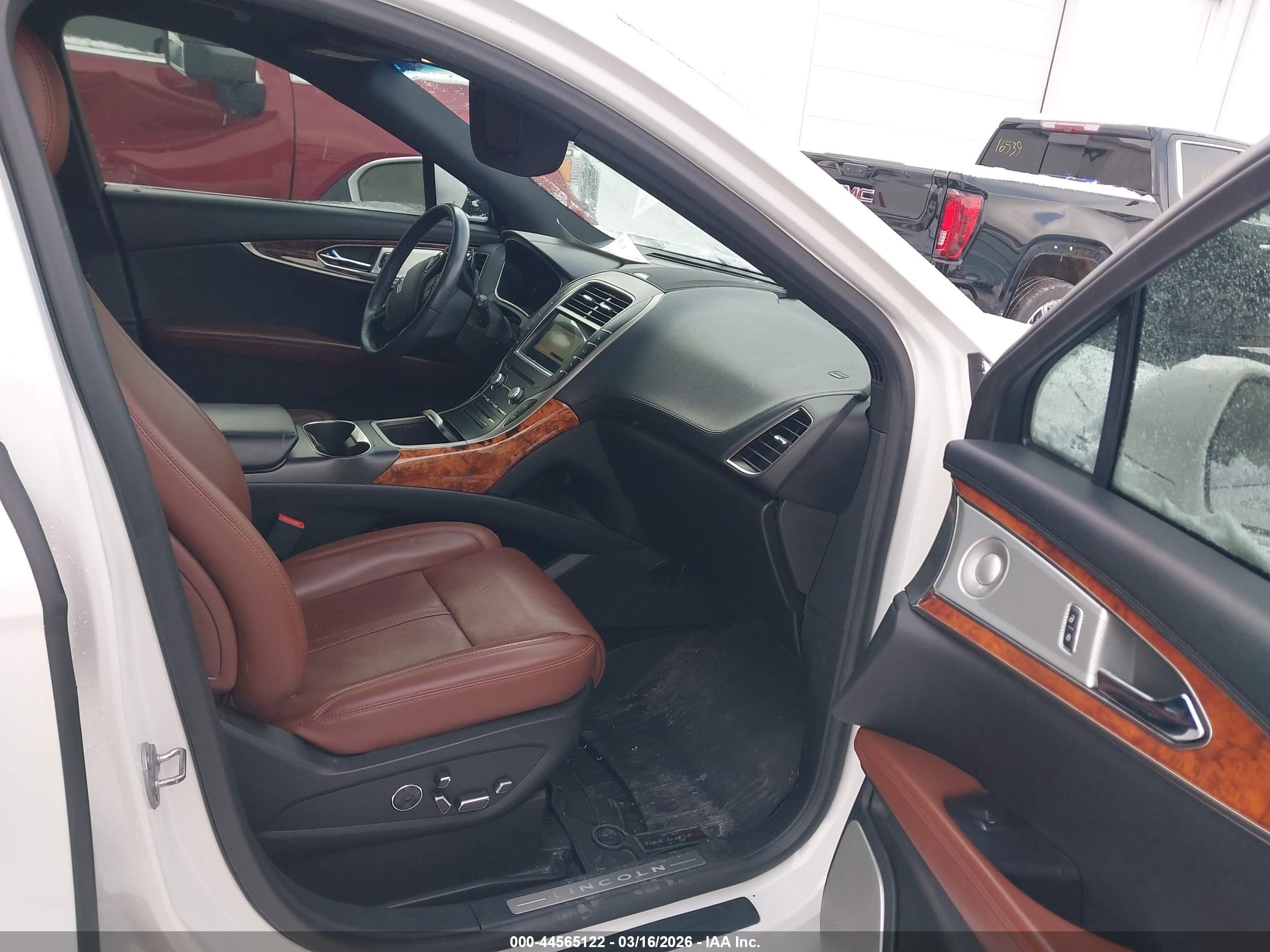 2018 Lincoln Mkx Reserve White vin: 2LMPJ8LP4JBL34972