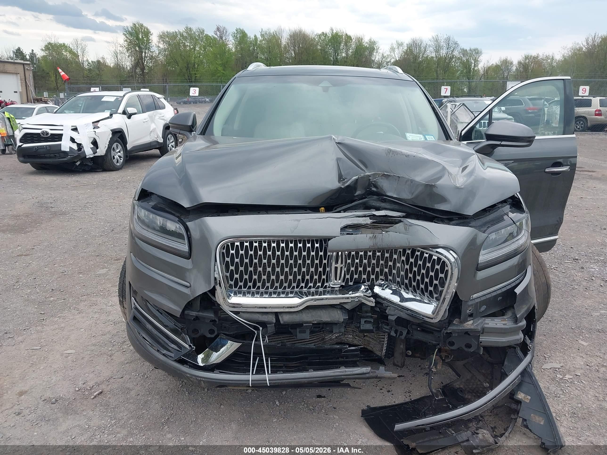 2019 Lincoln Nautilus Reserve Gray vin: 2LMPJ8LP7KBL28066