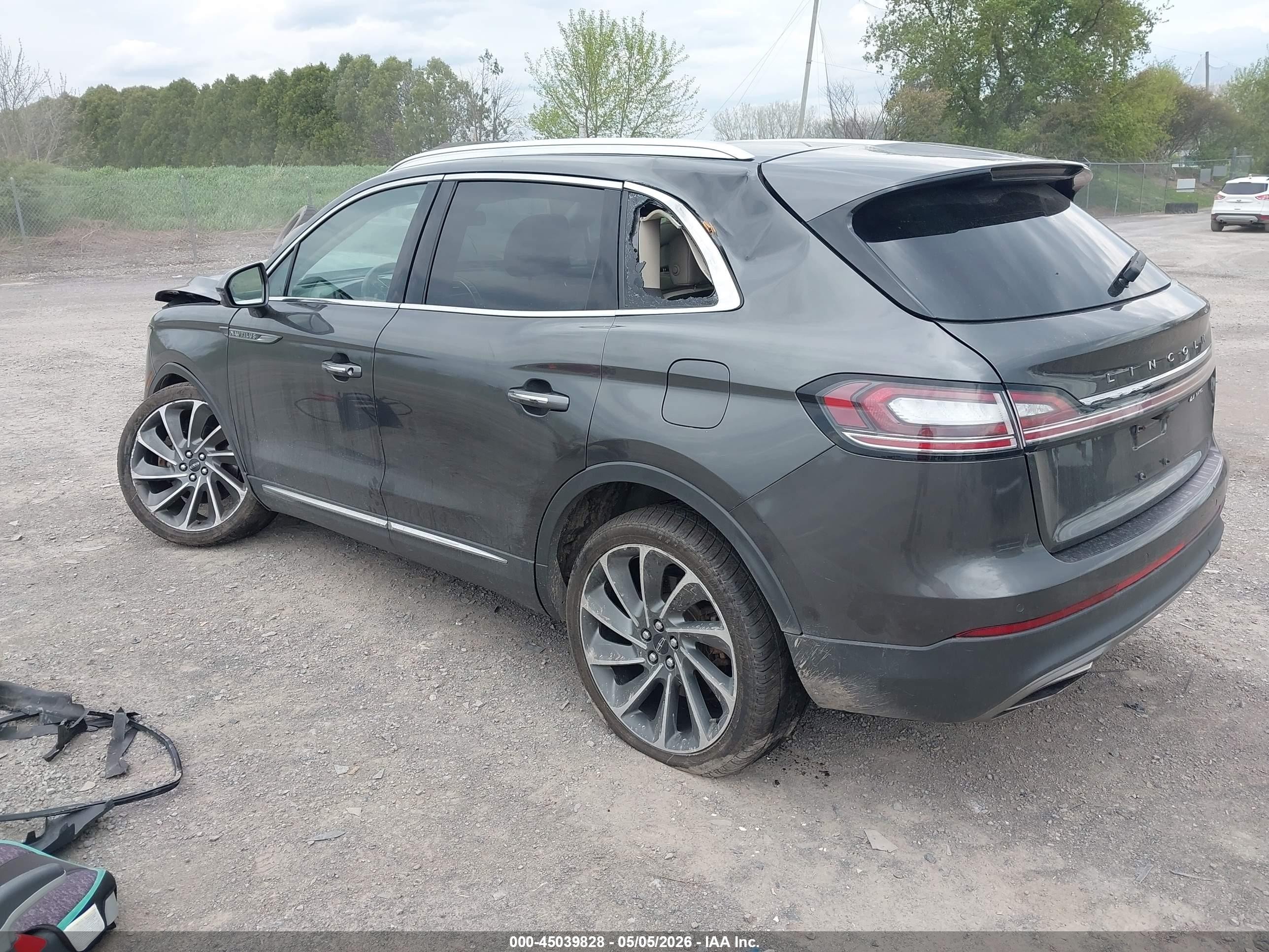 2019 Lincoln Nautilus Reserve Gray vin: 2LMPJ8LP7KBL28066