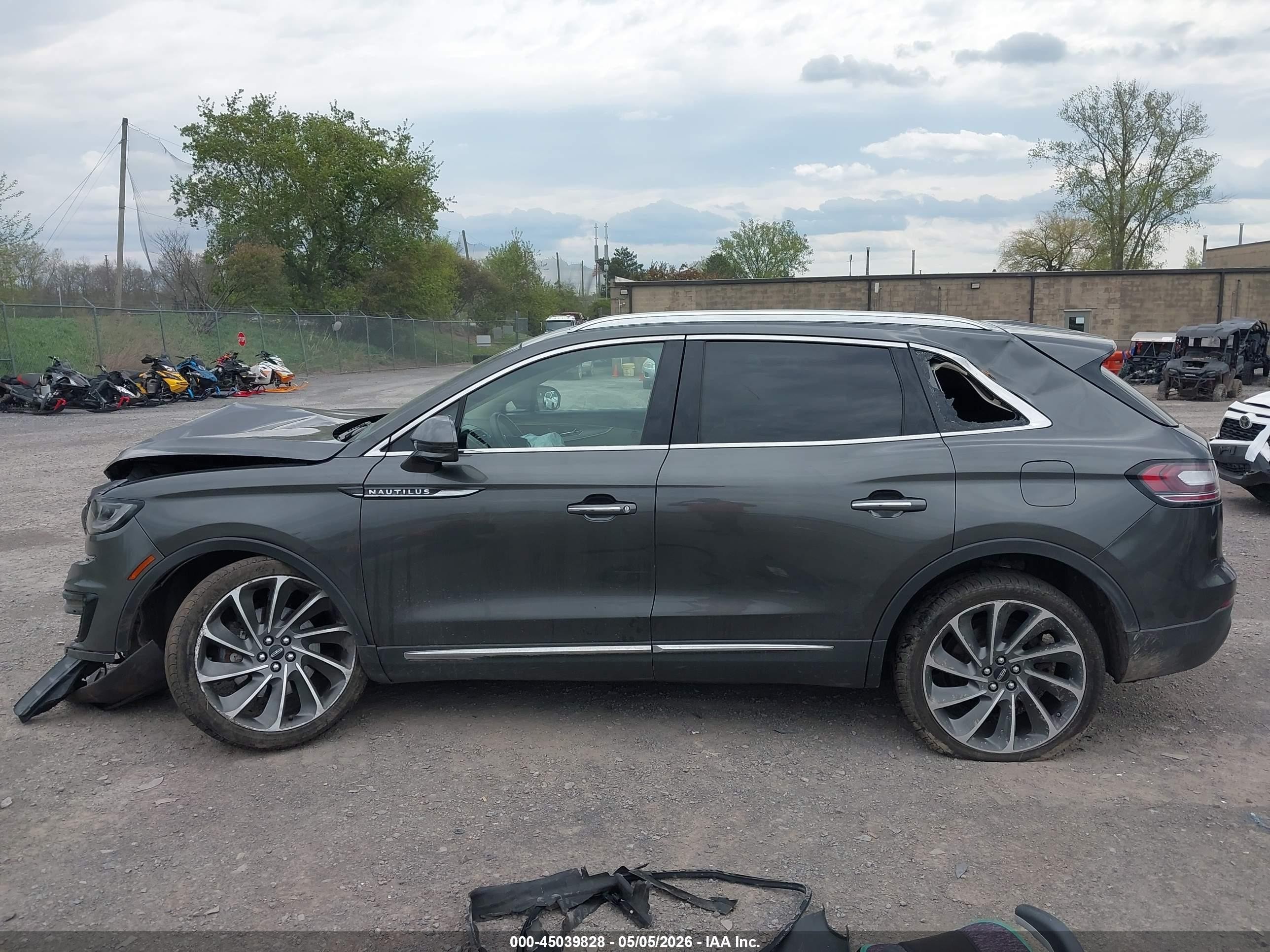 2019 Lincoln Nautilus Reserve Gray vin: 2LMPJ8LP7KBL28066