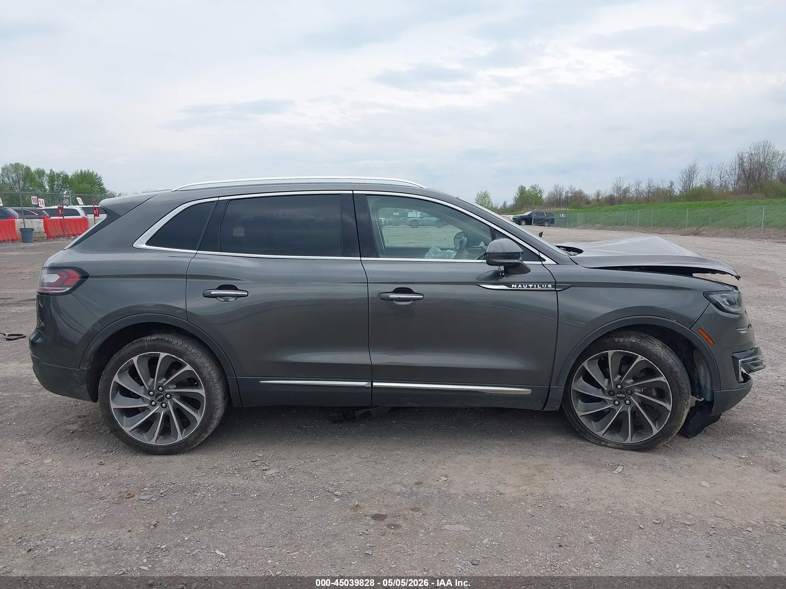 2019 Lincoln Nautilus Reserve Gray vin: 2LMPJ8LP7KBL28066