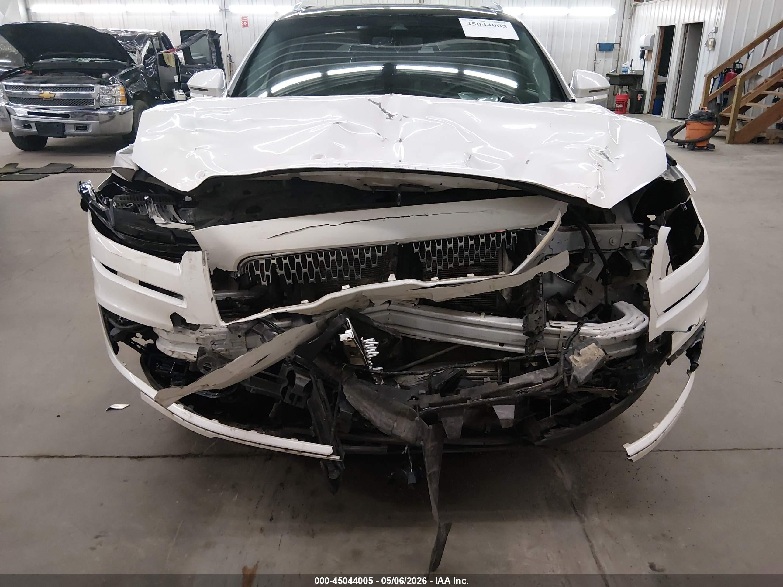 2019 Lincoln Nautilus Reserve White vin: 2LMPJ8LPXKBL66763