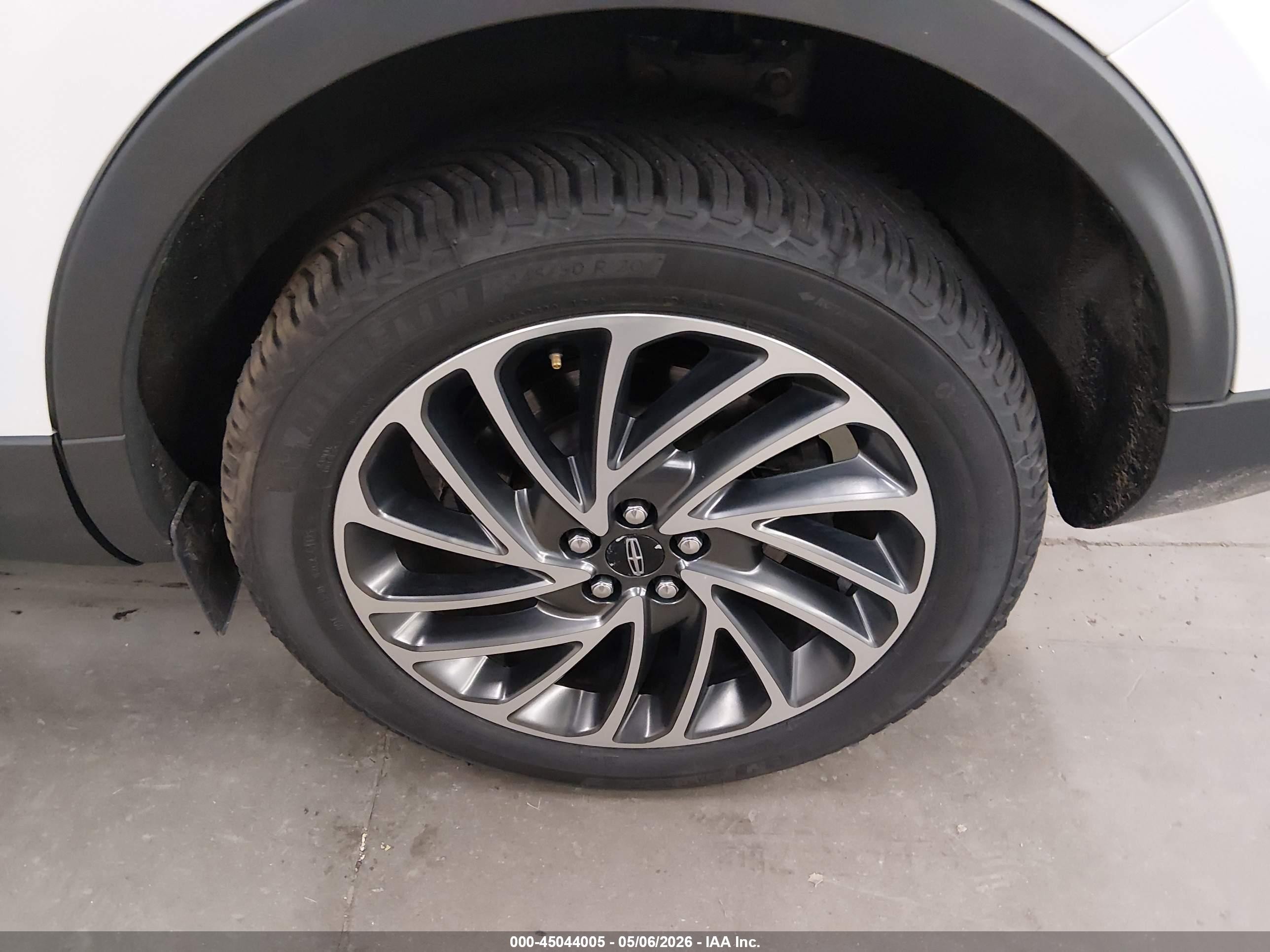 2019 Lincoln Nautilus Reserve White vin: 2LMPJ8LPXKBL66763