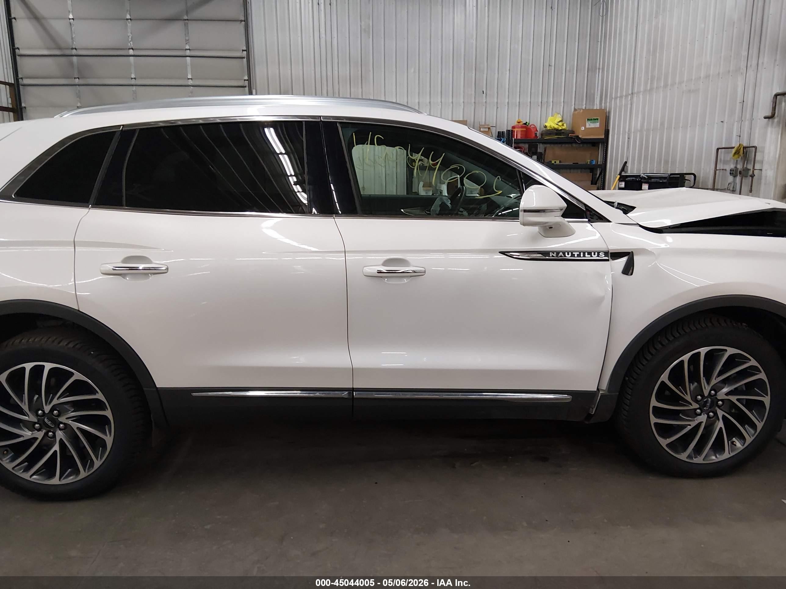2019 Lincoln Nautilus Reserve White vin: 2LMPJ8LPXKBL66763