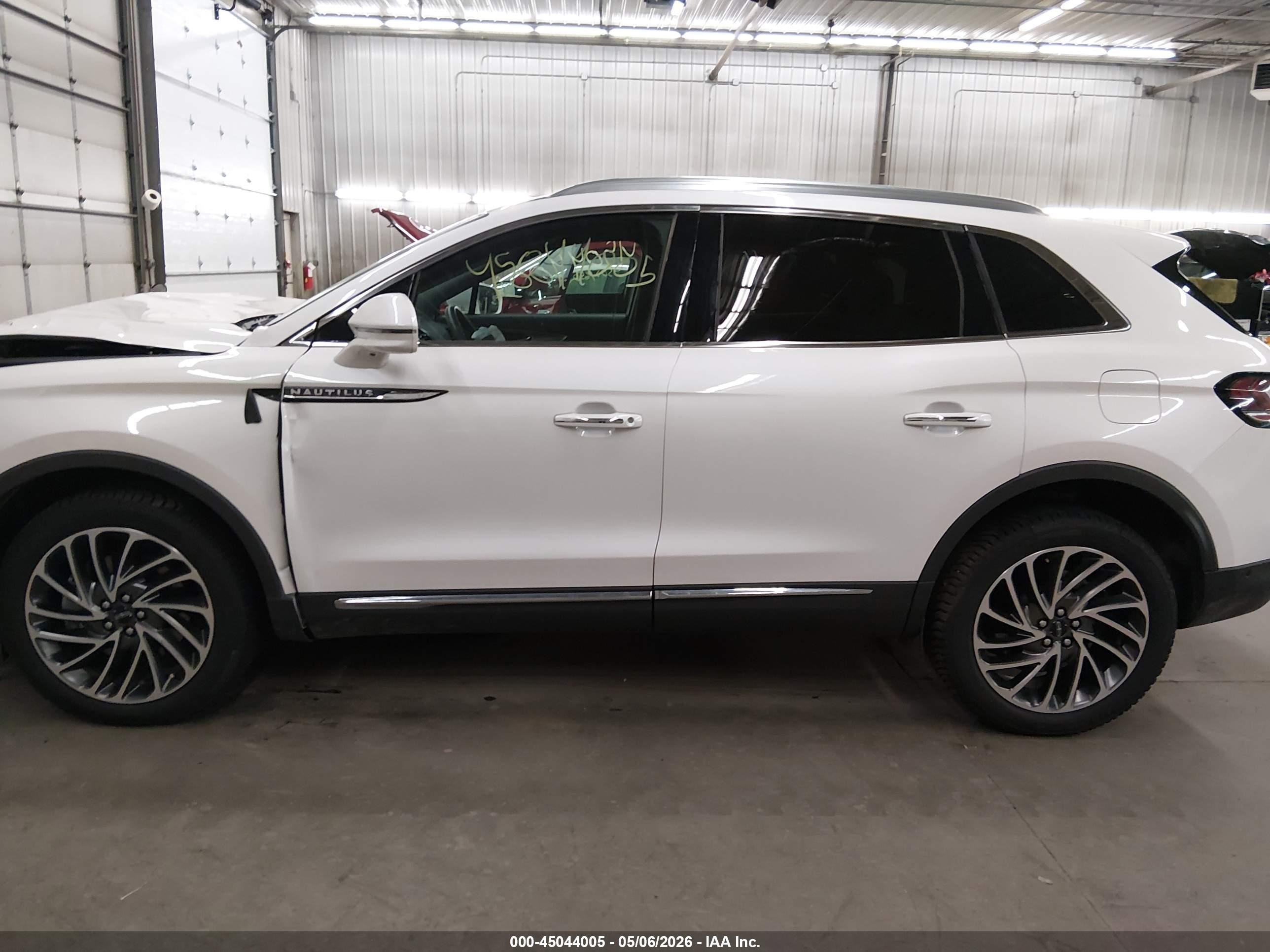 2019 Lincoln Nautilus Reserve White vin: 2LMPJ8LPXKBL66763