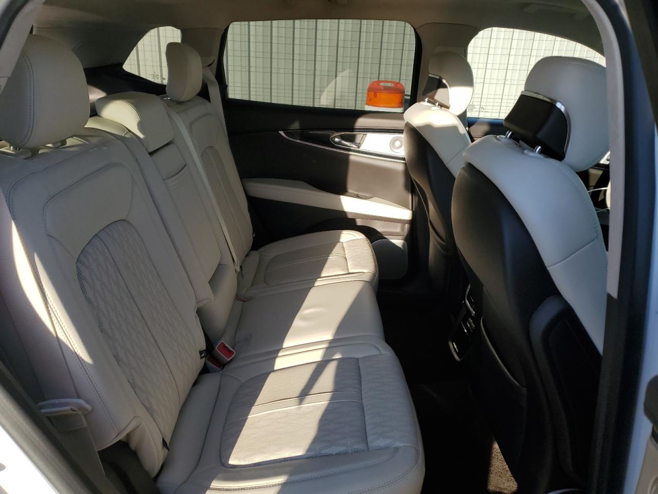 2021 Lincoln Nautilus Black Label White vin: 2LMPJ9JP6MBL00237