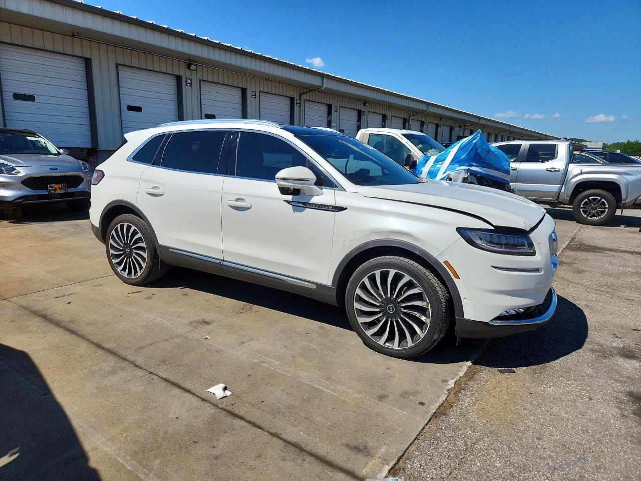 2022 Lincoln Nautilus Black Label White vin: 2LMPJ9JPXNBL05569