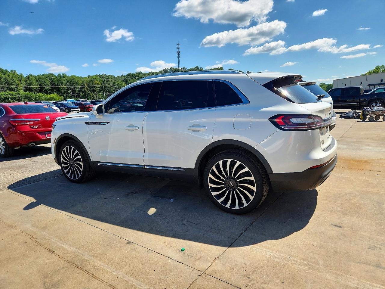 2022 Lincoln Nautilus Black Label White vin: 2LMPJ9JPXNBL05569