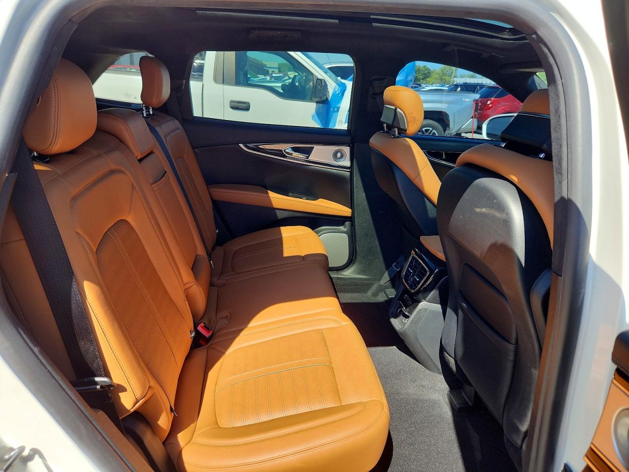 2022 Lincoln Nautilus Black Label White vin: 2LMPJ9JPXNBL05569
