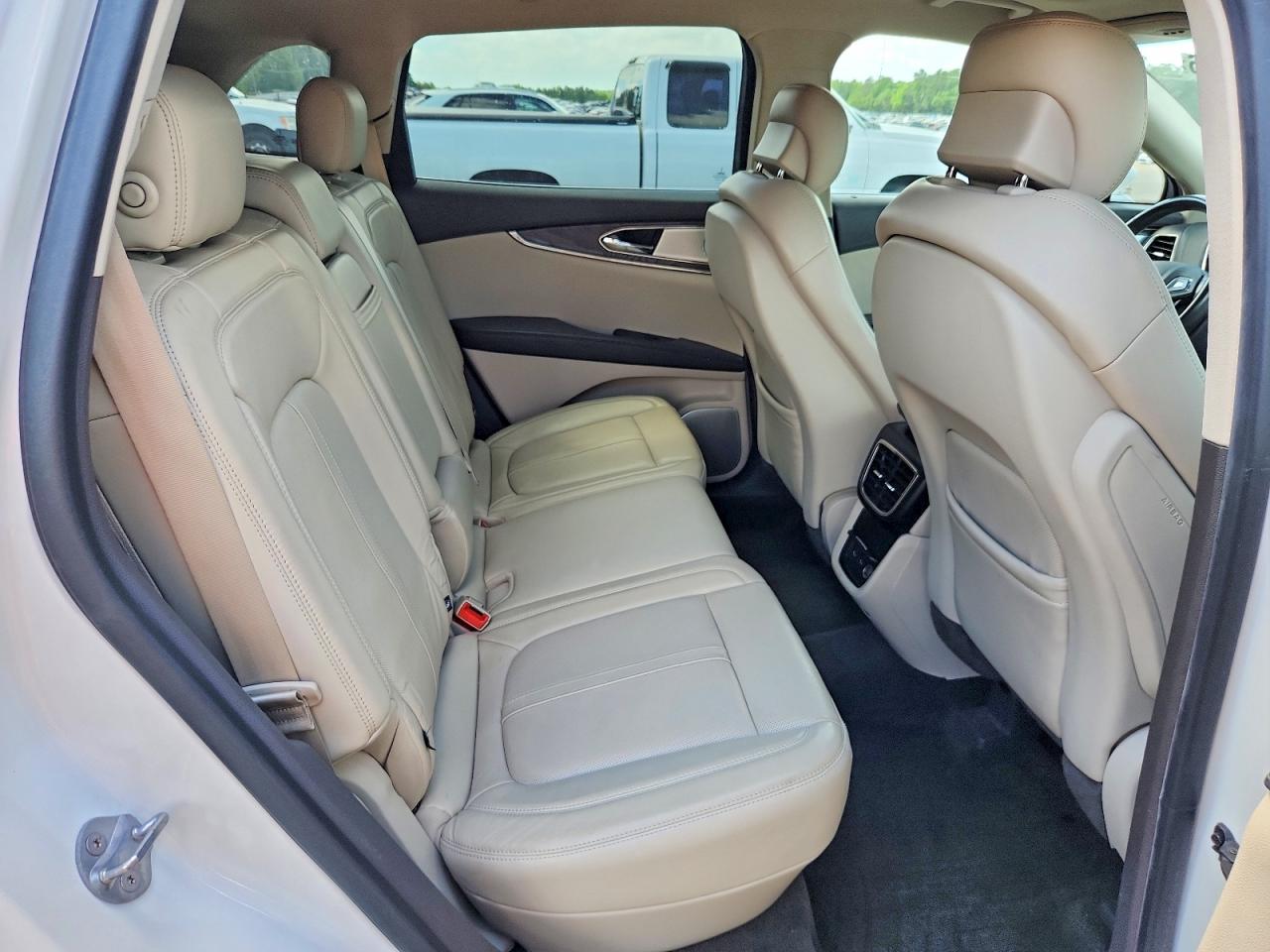 2016 Lincoln Mkx Reserve White vin: 2LMTJ6LR9GBL41106