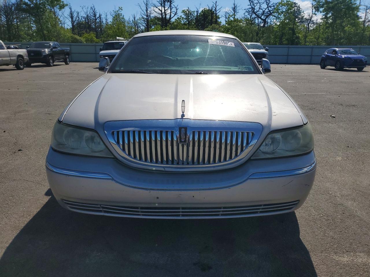 2010 Lincoln Town Car Signature Limited Tan vin: 2LNBL8CV0AX752706