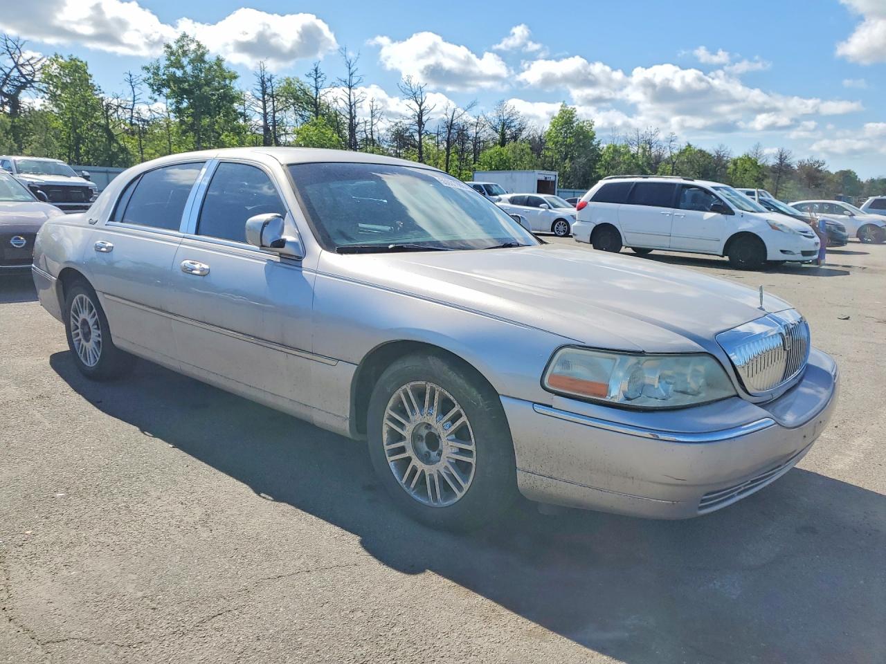 2010 Lincoln Town Car Signature Limited Tan vin: 2LNBL8CV0AX752706