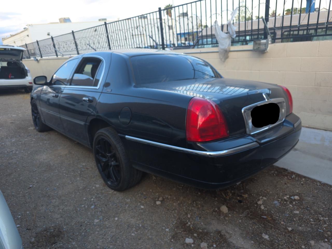 2011 Lincoln Town Car Signature Limited Black vin: 2LNBL8CV0BX765263