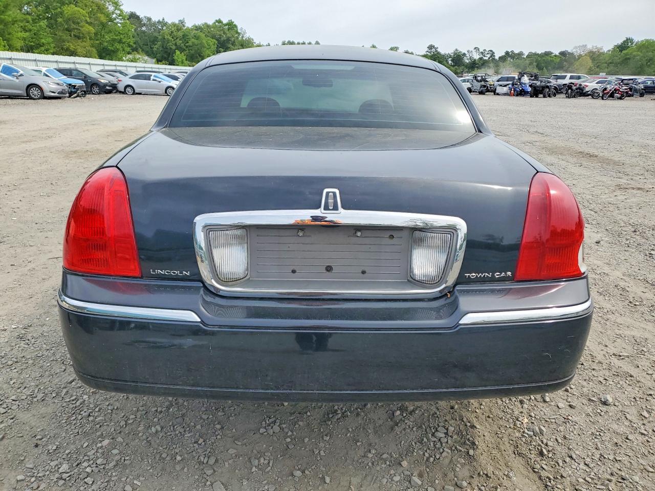 2010 Lincoln Town Car Signature Limited Black vin: 2LNBL8CV2AX750682